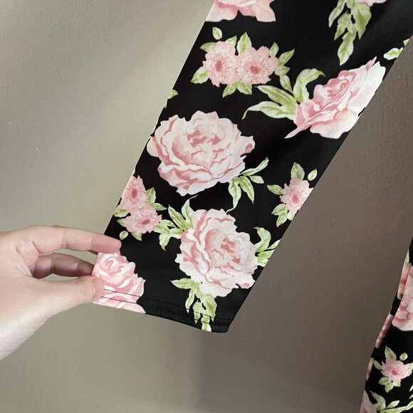 PrettyLittleThing Women Plus 16 Black Rose Print Puff Shoulder Bodycon Dress NWT - Picture 4 of 11